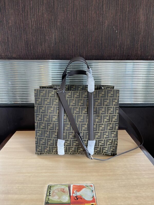 Flash Sale 🉐990 counter quality, original single Exclusive genuine product development, 100% top layer cowhide, large-capacity tote bag, jacquard fabric material, zippered pocket inside, equipped with a cowhide adjustable removable shoulder strap, a must-have official bag for daily life, universal style for men and women, or for short trips Model: 7va Size: 40*20*35