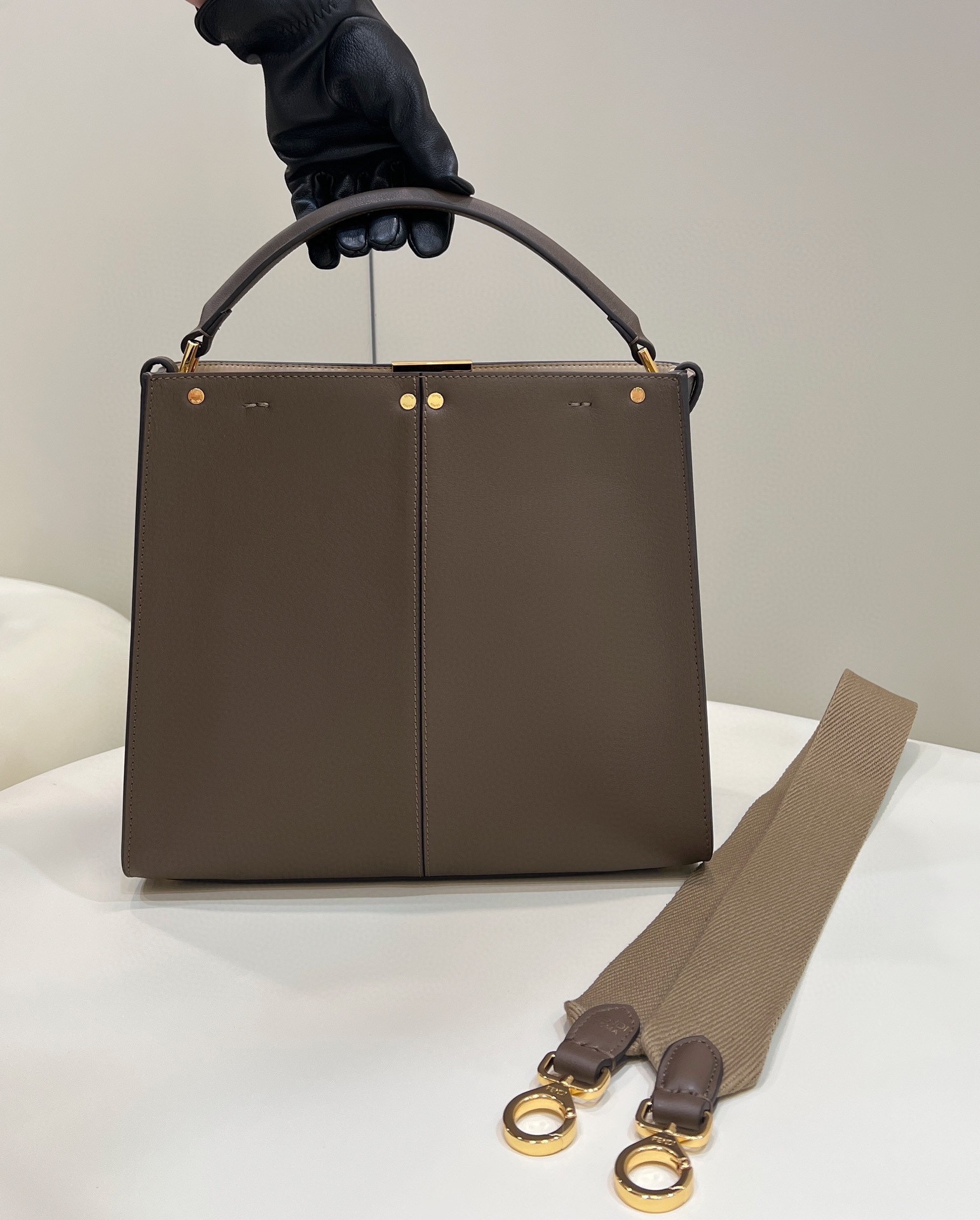 peekaboo series South African 🐂Corn Pure Cotton Wide Edition Webbing, contrasting inner ribbon, double F iconic, large capacity lining Size: 30x11x27cm- Model number: 304S - Image 2