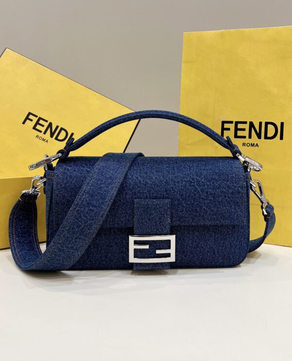 Baguette baguette classic style never out of date ~ denim materials are all seasons without picky at all, and they are light and versatile. Model number: 8605 size: 26-5-15cm-