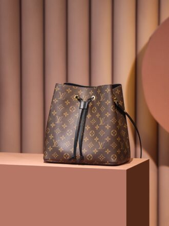 Authentic SP inspection-free and equipped with a full set of duty-free packaging. 𝐍É𝐎𝐍𝐎É Classic Series #M44020# Check-free version ▪️ Size: 26*26*17.5cm▪️ As a classic work, it is also the rhythm of everyone’s entry-level model. In 1932, the wine bag specially designed to carry Champagne Nine encountered the contemporary trend, and turned into a bucket bag containing the beauty of inheritance. It is also called the "King of Classics". It has different appeals to it regardless of age or age. The large-capacity design is a classic king that can accompany you to see the prosperity of the world, and it is also a must-have bucket for every woman!