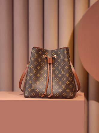 Authentic SP inspection-free and equipped with a full set of duty-free packaging. 𝐍É𝐎𝐍𝐎É Classic Series #M44887# Check-free version ▪️ Size: 26*26*17.5cm▪️ As a classic work, it is also the rhythm of everyone’s entry-level model. In 1932, the wine bag specially designed to carry Champagne Nine encountered the contemporary trend, and turned into a bucket bag containing the beauty of inheritance. It is also called the "King of Classics". It has different appeals to it regardless of age or age. The large-capacity design is a classic king that can accompany you to see the prosperity of the world, and it is also a must-have bucket for every woman!