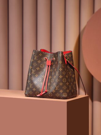 Authentic SP inspection-free and equipped with a full set of duty-free packaging. 𝐍É𝐎𝐍𝐎É Classic Series #M44021# Check-free Edition ▪️ Size: 26*26*17.5cm▪️ As a classic work, it is also the rhythm of everyone’s entry-level model. In 1932, the wine bag specially designed to carry Champagne Nine encountered the contemporary trend, and turned into a bucket bag containing the beauty of inheritance. It is also called the "King of Classics". It has different appeals to it regardless of age or age. The large-capacity design is a classic king that can accompany you to see the prosperity of the world, and it is also a must-have bucket for every woman!