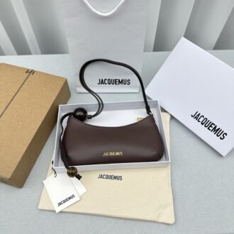 ｛full leather brown｝out 𝐉𝐚𝐜𝐪𝐮𝐞𝐦𝐮*Latest Bag bag New series Le Bisou French niche romantic style, fashionable and unique, the bag is flexible and beaded decoration, and the shoulder strap is adjusted to the longest, and the crossbody bag can be small and playful. Another must-have bag, the return rate is over, so plant grass quickly🍃 Model number: 2095 Size: 27x height 10.5cm