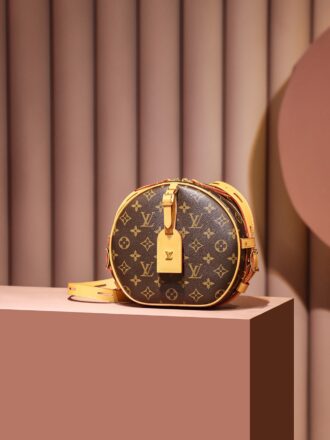 Authentic SP inspection-free and equipped with a full set of duty-free packaging. 𝐁𝐎𝐈𝐓𝐄 𝐂𝐇𝐀𝐏𝐄𝐀𝐔 𝐒𝐎𝐔𝐔𝐏𝐋𝐄 New version of Big Soft Cake 🄲🄳🄳🄴: M45747 [Exclusive Quality] 👜 Size: 20*22.5*8cm As a classic series, it has become the "must-in-packing king style". Soft Cake is a relatively versatile style, classic retro style. The shoulder straps can be flexibly adjusted and have a touching capacity. It is suitable for daily versatile style. As a casual/commuting commuting, it is very excellent. The appearance of the round cake is a versatile appearance that you will love the more you remember. You will never regret buying!