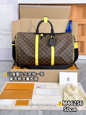 With a full set of duty-free packaging [Excellent SP high elastic fabric] M46256 Presbyterian with yellow! 【Original all steel: complete with a full set of counter packaging】 【KEEPALL BANDOULIÈRE 50 Travel Bag】 This classic Keepall Bandoulière 50 Travel Bag is made of Monogram Macassar canvas, with dazzling purple tones accented side leather straps and top handle fasteners. Removable, adjustable shoulder straps and rolled leather top handles ensure comfortable carrying. Suitable for short excursions. Size: 50 x 29 x 23 cm