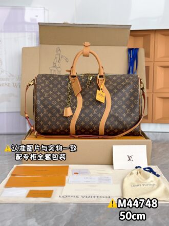 With a full set of duty-free packaging [Excellent SP high elastic fabric] M44748 Presbyterian [Original all steel: with a full set of packaging for special counters] KEEPALL 50CM travel bag (with shoulder straps) Keepall series is the modern ancestor of handbags. It has a soft texture and spacious interior, made of Monogram canvas, with double zipper closures and a removable name tag. 50x29x22cm