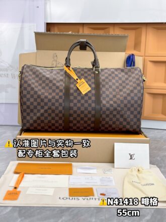 With a full set of duty-free packaging [Excellent SP high elastic fabric] N41418 coffee lattice large size [Original all steel: with full set of counter packaging] KEEPALL BANDOULIÈRE 55 travel bag Keepall 55 travel bag, made of the new iconic Monogram Eclipse canvas. Since 1930, the Keepall series of bags have accompanied generations of travelers around the world. This new travel bag comes with multiple leather handles that hold comfortably, a bag strap for a casual crossbody, and a shiny padlock for short trip companion. 55 x 31 x 24 cm (length x height x width)