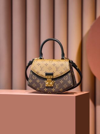 Authentic SP inspection-free and equipped with a full set of duty-free packaging. 𝐓𝐈𝐋𝐒𝐈𝐓𝐓 Series M46548 inspection-free version# ▪️24*18*7cm▪️ A exquisite urban style, with geometric lines on the body, and a fan-shaped saddle bag contour and exquisite handles have a unique recognition! Casual, simple and elegant, both hand-held and cross-body! It's perfect for commuting/outing! Simple yet unique and unique style!