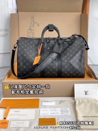 With a full set of duty-free packaging [Excellent SP high elastic fabric] M40569 black flower small [Chip version: with a full set of counter packaging] KEEPALL BANDOULIÈRE 45 Travel Bag Keepall 45 Travel Bag, made of the new and iconic Monogram Eclipse canvas. Since 1930, the Keepall series of bags have accompanied generations of travelers around the world. This new travel bag comes with multiple leather handles that hold comfortably, a bag strap for a casual crossbody, and a shiny padlock for short trip companion. 45 x 27 x 20 cm (length x height x width)
