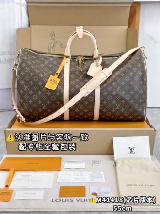 With a full set of duty-free packaging [Excellent SP high elastic fabric] M41418 old flower tree paste bark large size [Chip version: with a full set of counter packaging] KEEPALL BANDOULIÈRE 55 travel bag Keepall 55 travel bag, made of the new iconic Monogram Eclipse canvas. Since 1930, the Keepall series of bags have accompanied generations of travelers around the world. This new travel bag comes with multiple leather handles that hold comfortably, a bag strap for a casual crossbody, and a shiny padlock for short trip companion. 55 x 31 x 24 cm (length x height x width)
