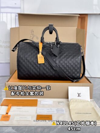 With a full set of duty-free packaging [Excellent SP high elastic fabric] N41145 plastered small [Chip version: with a full set of counter packaging] This Keepall 45 strap travel bag is made of soft Damier Infini leather, inheriting the classic style of Louis Vuitton. The full leather plastered travel bag, whether on the shoulder or on the hand, will be a stylish companion for your travels. 45x27x20 cm (length x height x width)
