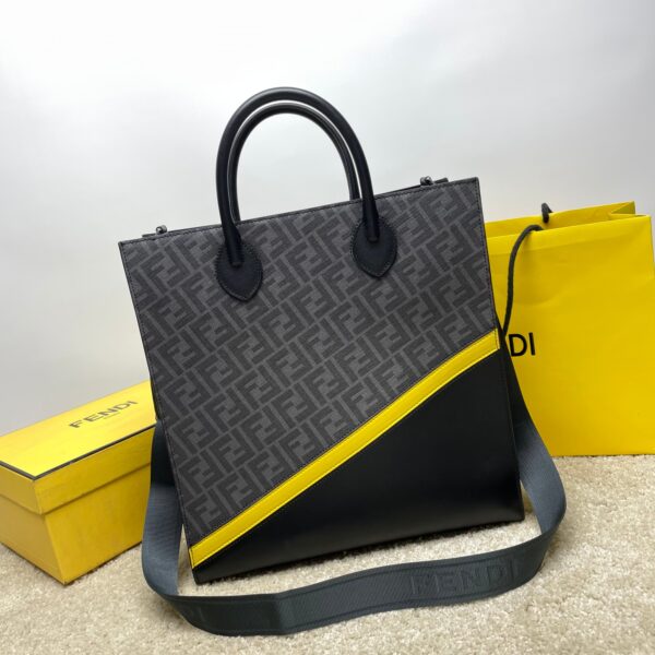 (Original single quality) Exclusive genuine product development, 100% top layer cowhide, large-capacity tote bag, first choice briefcase, neatly lined, every detail is carefully crafted, retro old yellow leather with black leather, simple and fashionable, with zippered pocket inside, equipped with a long removable shoulder strap, universal style for men and women, or for short trips. Model: 7VA578 Size: 36.14.38