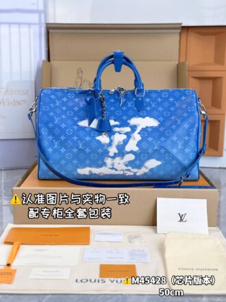 With a full set of duty-free packaging [Excellent SP high elastic fabric] M45428 Yunduo [Chip version: with a full set of counter packaging] Keepall Bandoulière 50 Travel bag is soft in material, and uses Mon Eclipse canvas, and the new Yunduo letter logo. Earth Dream Details Blue Sky White Clouds Silk Printing and Dyeing Chain Men's Travel Bag Pillow Bag, small in size, can be used as luggage on the body. Easily fit the clothes of the week into ample interior space 50 x 29x 23cm