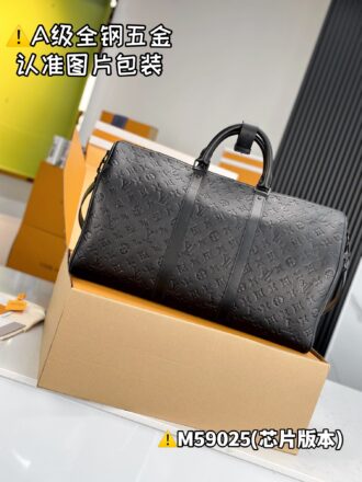 With a full set of duty-free packaging [Excellent SP high elastic fabric] M59025 black diamond pattern [Chip version: with a full set of counter packaging] KEEPALL BANDOULIÈRE 50 Travel Bag This Keepall Travel Bag is a fine cowhide with a printed Monogram pattern, which renews the brand's classic work while witnessing the ingenious craftsmanship. The cabin luggage size allows easy storage for short trips. The iconic appearance and high-end materials make the most exquisite choice. 50 x 29 x 23 cm (Length x Height x Width)
