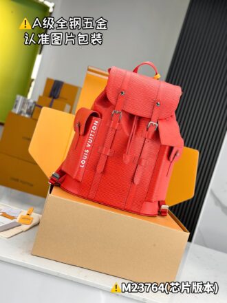 With a full set of duty-free packaging [Excellent SP original water ripples] CHRISTOPHER medium backpack Model: M23764 Material: A+ grade all-steel hardware, imported original water ripples Packaging: Full set of special duty-free MB packaging Size: 38x44x21cm