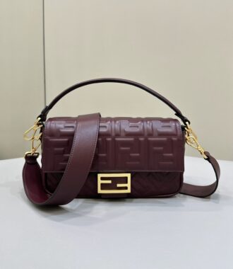 The Baguette🤙🤙 Super soft sheepskin texture and concave and three-dimensional double Flogo are always unforgettable. size 27×5×15cm model number 0135M red brown