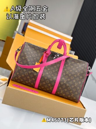 Fitted with a full set of duty-free packaging. [Excellent SP high elastic fabric] M46773 rose red [Original all steel: complete with a full set of counter packaging] KEEPALL BANDOULIÈRE 50 travel bag This Keepall Bandoulière 50 travel bag uses Monogram Macassar canvas, which synchronizes bright tones for side straps, brand names, fabric linings and top leather handles. The size of the boarding luggage hides plenty of space. 50 x 29 x 23 cm (length x height x width)