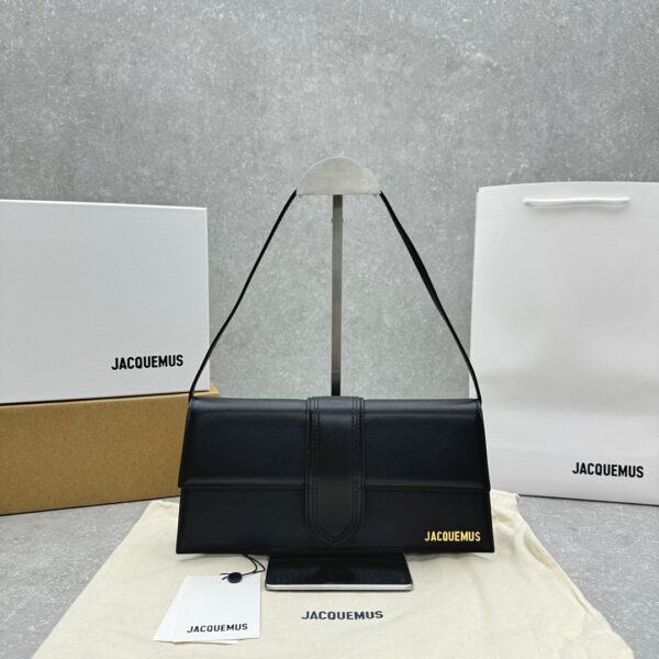 ｛Black｝Out Jacquemu* New single-room underarm bag▫️ Popular items are coming hot~ The cute little one is really too pleasing La The new bag with a design feel has also been added with suede material, which is more in line with the texture of autumn and winter. It can be turned into a handbag in seconds. The impeccable mini versatile small bag~ Instantly capture the most fashionable women in the world! (I want to use this one in all colors ˃̶͈̀௰˂̶͈́ ✧) Every treasure fairy must have one! Model number 2036 Size: Length 28x height 13.5x width 6cm
