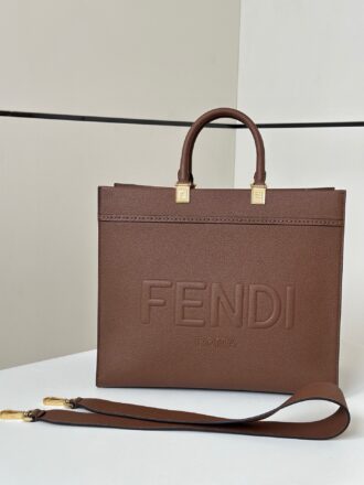 FENDI🔥Breaking version Tote~ Full-grain cowhide with the same color full-leather handle is super textured, with embossed concave and convexity, which can clearly be seen in the super large capacity to accommodate various daily items~ Commuting and versatile~ F Model Number: 8636 size: 35/17/31