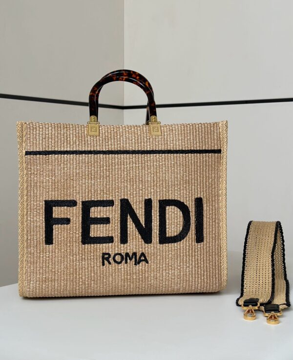 𝐒𝐮𝐧𝐬𝐡𝐢𝐧𝐞 Handmade straw woven𝐭𝐨𝐭𝐨𝐞 Plexiglass handle𝐪𝐢𝐚𝐨 have texture and personality, and it is matched with removable shoulder straps to achieve a pack of multi-purpose single shoulders. It is a must-have choice for traveling and traveling. Full of summer vacation style ~ size:36×16×30cm Full set, model number 8389A apricot/gram
