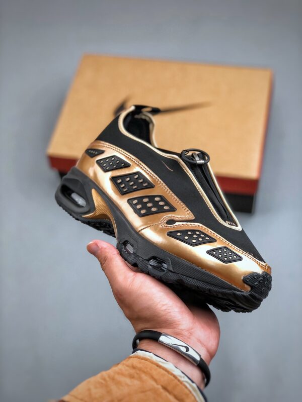 NIKE Air Max SNDR