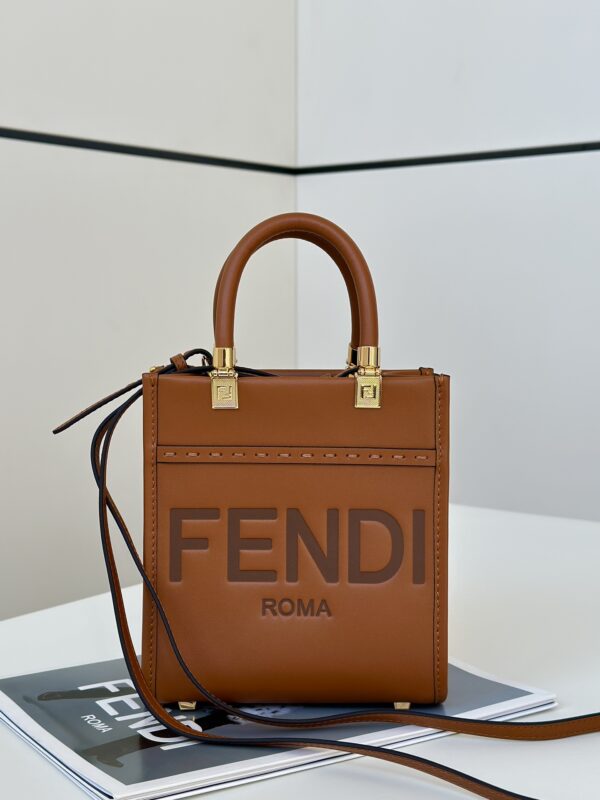 Full leather embossed Tote~New size Full leather shopping bags are convenient, practical and full of capacity and very high daily usage rate~The style is high-end, elegant and versatile! Model number 8639A earth-yellow size 16.5x6x17.5
