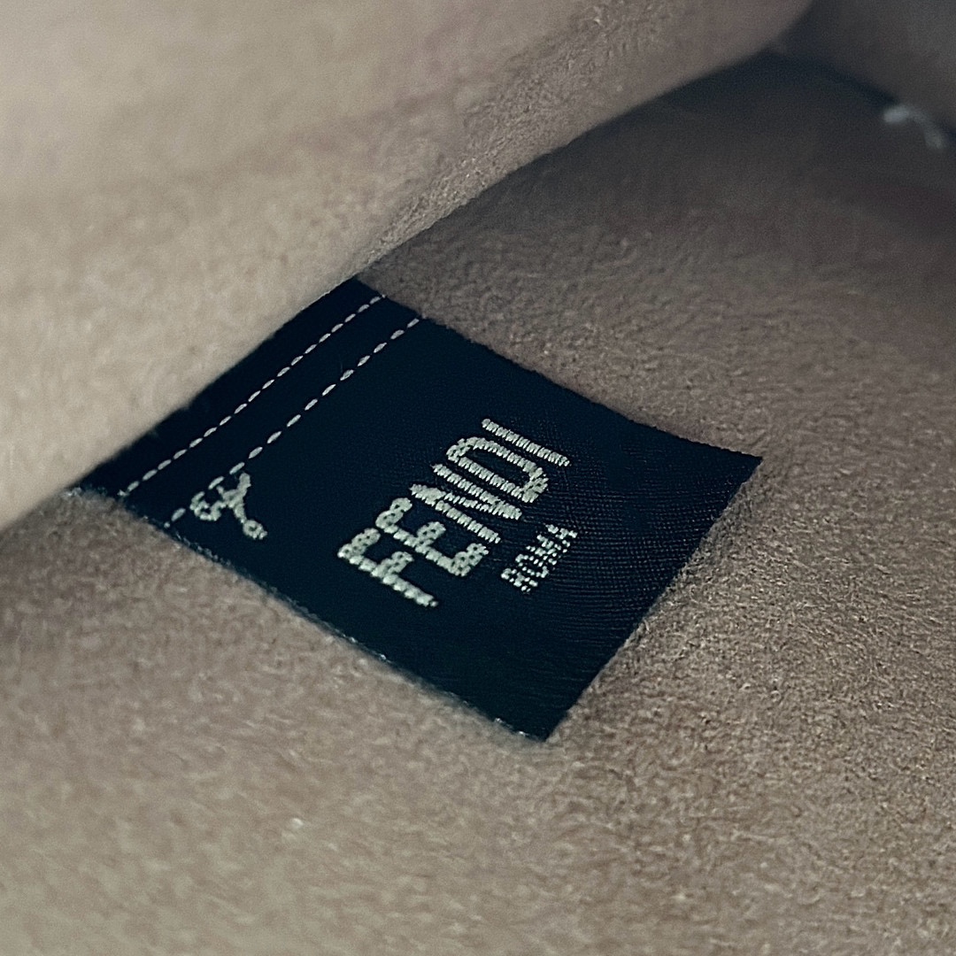 The latest ππππππππ Small handbag #Exclusive custom calfskin feels super delicate, the exquisite snake skin wraps highlight the considerable aspects of the bag, the simple organ design is elegant in personality, and the classic model is also extremely high in production βοΈsize: 27Γ11Γ20cm Model number 80019s Pigeon Gray - Image 6