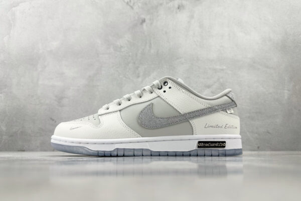 【Customized sneakers】Nike Dunk drilled in palms Item number: WG0218 018
