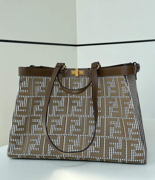 Houndstooth presbyterian double F embroidery tote ceiling series ~ fine workmanship and top-grade materials replica! ! The interior capacity is very large and the daily usage rate is very high ~ Model number 8589 size 41x13x29cm