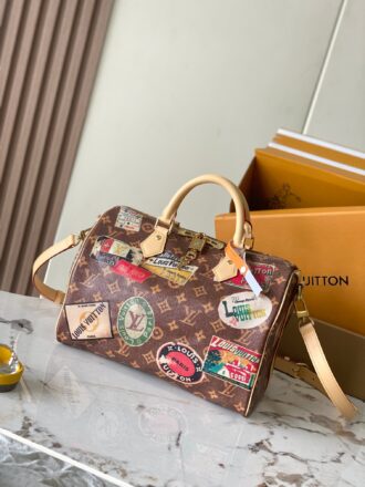 Speedy Bandouliere 30 handbags are made of resin painted cotton and linen to create a soft touch, inspired by the brand's classic hard box Model: M47087 Dynamic chip version Material: A-grade all-steel hardware, imported original fabric Packaging: Full set of original duty-free MB packaging Size: 30*21*17CM