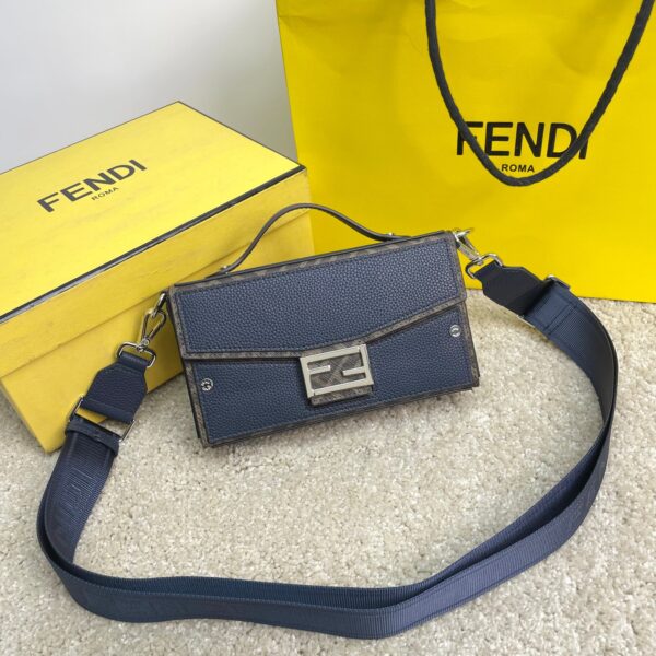 (Original single quality) Exclusive genuine product development, 100% top layer cowhide, new counter box, large space, practical, card slot position, retain box design elements, a bag can be used for both men and women, with online appearance, casual and versatile, Roman pattern leather with special materials, perfect upper body effect, Model: 7va565 Dark blue Size: 22*13*6.5