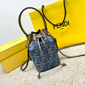 Mini bucket bag Light blue denim with double F iconic logo, with five mobile phone capacity, can be placed on your own, and it has strong practicality and blends exquisiteness and softness and girlishness. Size: 12×18×10cm Model: 9913 denim orchid
