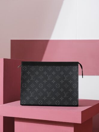Authentic SP inspection-free and equipped with a full set of duty-free packaging. 𝙋𝙊𝘾𝙃𝙀𝙏𝙏𝙀 𝙑𝙊𝙔𝘼𝙂𝙀 Series N61692 Check-free version# ✄Size: 27*21*6cm Fashionable and compact clutch series, as a handbag, it is multifunctional and has a full appearance and varied functions. It can be placed in the bag as a travel bag or held in the hand as a handbag. It has a handsome and low-key taste, a must for men!