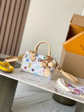 This Nano Speedy handbag Model: M13391 Baicai 163c01 chip version Material: A grade all-steel hardware, imported original fabric Packaging: Full set of original duty-free MB packaging Size: 10.0 x 7.5 x 16.0 cm