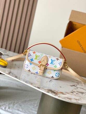 [Excellent MB163c01 chip version original leather] This Nano Diane handbag Model: M14914 Baicai 163c01 chip version Material: A grade all-steel hardware, imported original fabric Packaging: Full set of original duty-free MB packaging Size: 19 x 10.5 x 6 cm