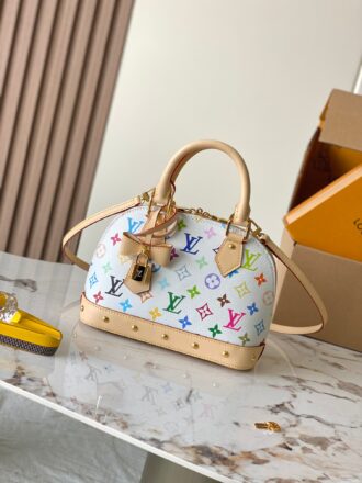 This Alma BB handbag Model: M13078 Baicai 163C chip version Material: A grade all-steel hardware, imported original fabric Packaging: Full set of original duty-free MB packaging Size: 17.5 x 11.5 x 23.5 cm