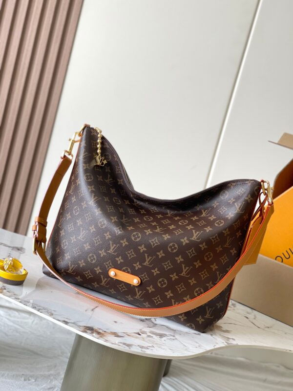 This LV METIS handbag Model: M14018 Old Flower 163C chip version Material: A grade all-steel hardware, imported original fabric Packaging: Full set of original duty-free MB packaging Size: 36 x 12 x 48 cm