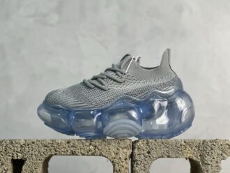 The grounds large bubble height-enhancing thick-soled sneakers. The original shoe replica comes from overseas purchasing agents [Official website is hard to find a shoe] is available for sale to price 2XXX-3XXX Grounds brand, and the main creators are derived from the inspiration and creativity of the designer. With more energy focused on its brand, Grounds’ shoes are becoming the pinnacle of luxury shoe design. If you are pursuing more than just trends, but also want to show your own fashion attitude and taste through shoes, then the Grounds brand will be a choice you cannot miss. Original box packaging