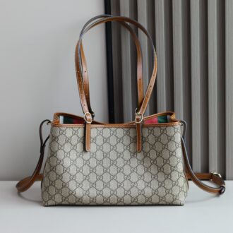 [New Product] GG shopping bag GG pattern and striped webbing are two brands that are quite recognizable. The evolution of the Ophidia world has never stopped. Ingenious styles and shapes are added to constantly innovate. Model: 815214 Size: 31✖️18✖️11cm Color: Brown/pvc