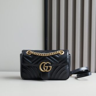 📢📢 (original leather) new upgraded version‼ ️ GG Marmont wavy chain bag, imported calf leather feels extremely soft, imported haute couture red bronze hardware. It has texture and weight. Model number: 446744 grams color, size: 23✖️14✖️6 original single quality. Completely authentic