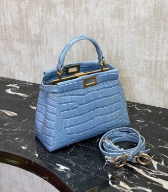 Details: Spot 🔥Upgraded version F home uses the top calfskin embossed � crocodile pattern, with lambskin inside. It is the only peekaboo classic series that can represent the brand~ Size 23✖️18✖️12cm, number: 244 crocodile pattern