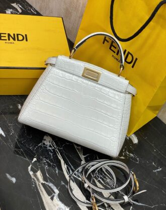 Single picture: spot 🔥Updated version F home uses the top calfskin embossed 🐊 crocodile pattern, with lambskin inside. It is the only peekaboo classic series that can represent the brand~ Size 23✖️18✖️12cm, number: 244 crocodile pattern