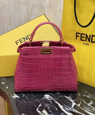 Details: Spot 🔥Upgraded version F home uses the top calfskin embossed � crocodile pattern, with lambskin inside. It is the only peekaboo classic series that can represent the brand~ Size 23✖️18✖️12cm, number: 244 crocodile pattern
