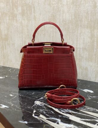 Details: Spot 🔥Upgraded version F home uses the top calfskin embossed � crocodile pattern, with lambskin inside. It is the only peekaboo classic series that can represent the brand~ Size 23✖️18✖️12cm, number: 244 crocodile pattern