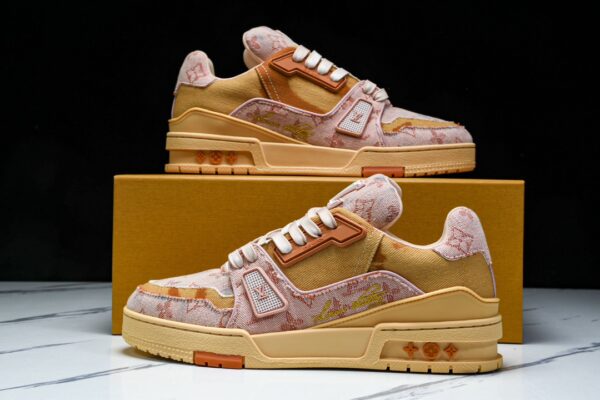 ()Louis Vuitton/ LV ARCH LIGHT SNEAKER Trainer