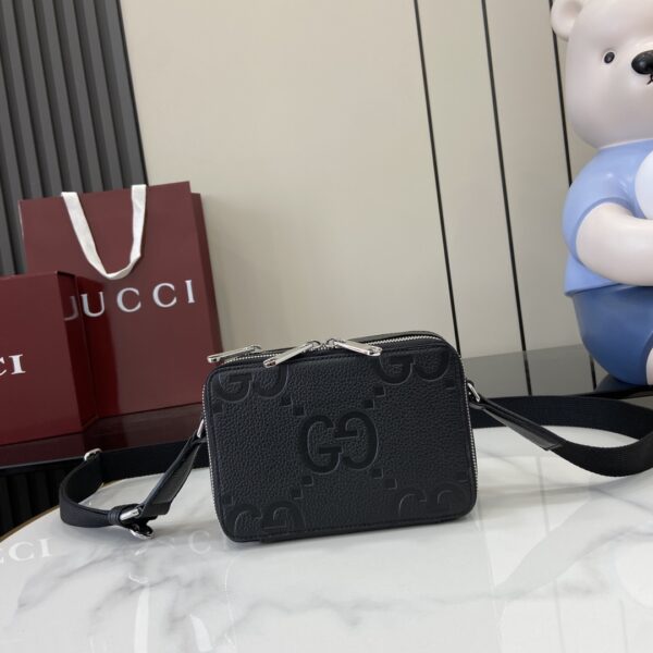 . 💕《Fitted with a full set of original green box packaging》💕【New model】GG Emblem series super soft lyke embossed/full leather chain bag Model: 816958. Size: 26 (Length) x 17 (Width) x 9cm (Thick) Color: Black full leather/original leather. Italian creation