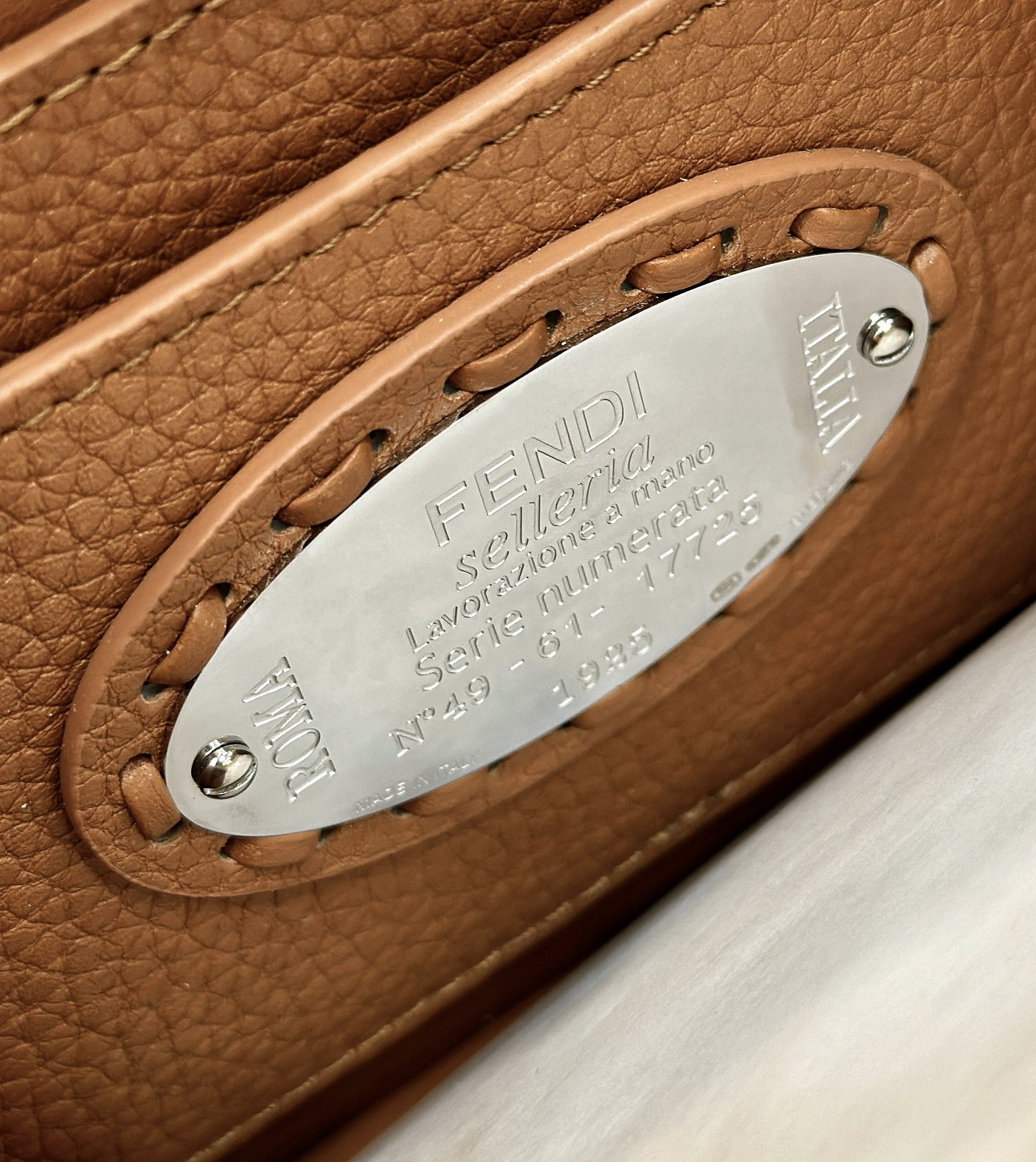 peekaboo new series I see you petite Latest size #Exclusive custom calf leather feels super delicate, exquisite handmade outer stitching, simple organ design is elegant, equipped with a very protective raincoat ~ the classic model is also extremely high in tablet production ✔️ size: 20*11*15 cm Full package Model number 80133As - Image 5